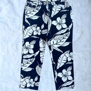 EUC Women’s 16 Lauren Ralph Lauren Floral Print Cropped Cotton Pants Navy/White